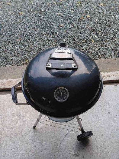 Charcoal kettle barbecue with lid thermometer and cover