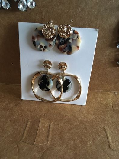 2 pair of earrings
