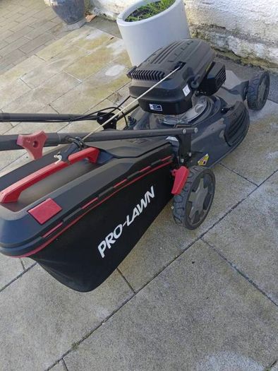 Almost new Pro Lawn Hyundai Self drive lawnmower 51 cm cut 170 cc engine. Year manufacturing 2024.