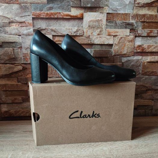 Genuine leather Clarks Freva85 Court Shoes, size 6