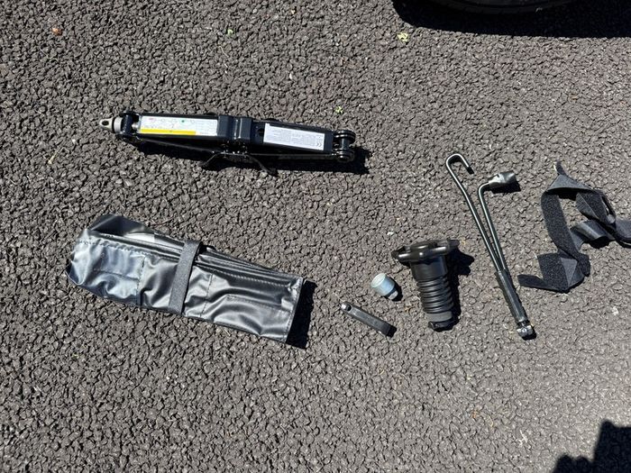 Audi spare wheel, kit, lock nut, cover