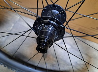Bontrager mountain bike carbon wheels 29er line elite 30