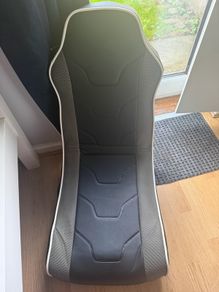 Foldable gaming chair