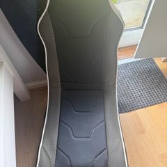 Foldable gaming chair