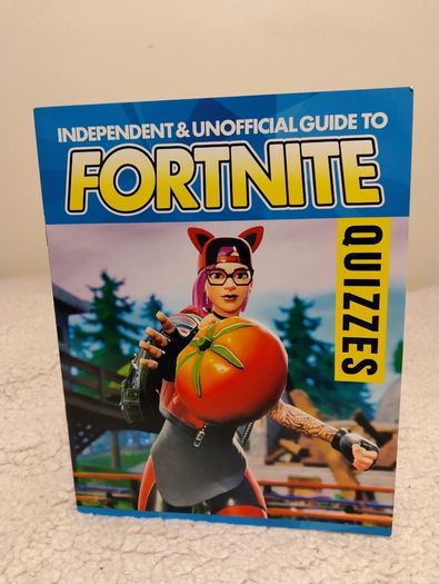 Fortnite Books and stickers in metal Tin case