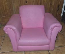 kids pink chair