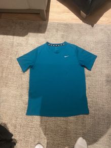 Boys nike top
