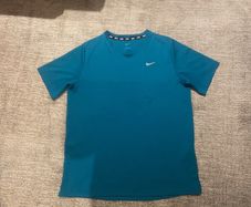Boys nike top