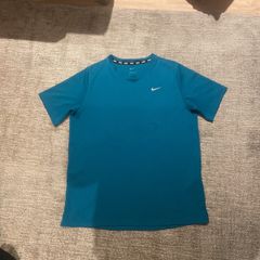 Boys nike top
