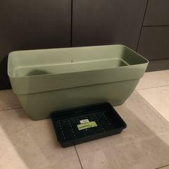 Planter and seeding tray (brand new)