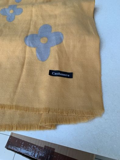 Cashmere scarf