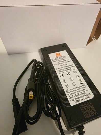 Kukirin G4, the original battery charger .