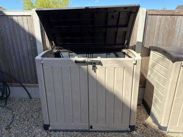 Large Keter Storage box 1200l
