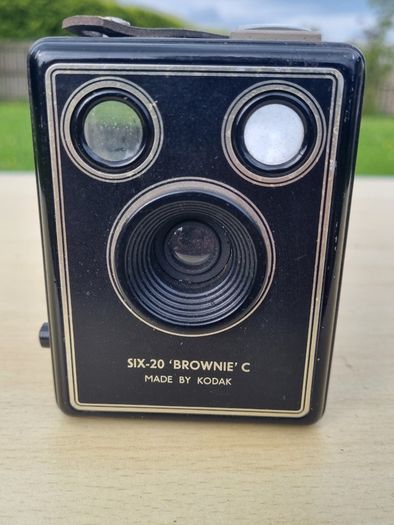 Vintage KODAK Box Brownie Six-20 Model C