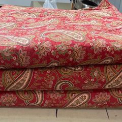 Double sided paisley print QUILT