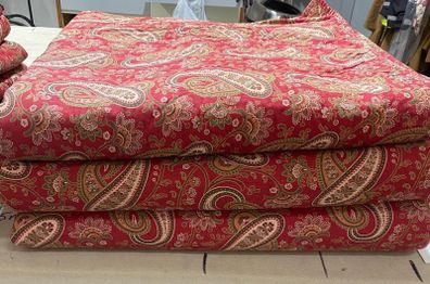 Double sided paisley print QUILT