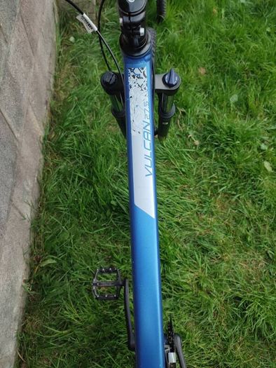 IMMACULATE CONDITION Carrera Vulcan mountain bike