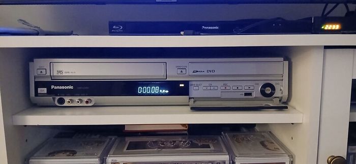 Panasonic DMR-EZ49V VHS/DVD with HDMI Compatibility