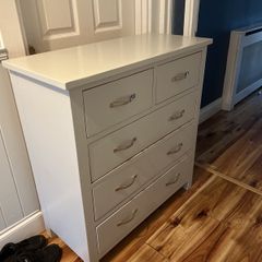 chest of drawers