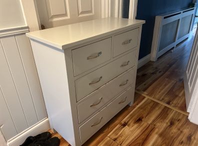 chest of drawers