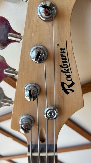 Bass guitar