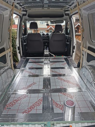Cosy Volkswagen Caddy Maxi Camper
