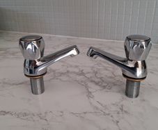 2 x bath taps