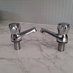 2 x bath taps