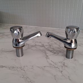 2 x bath taps