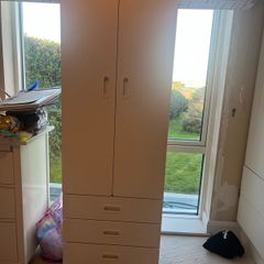 Kids wardrobe