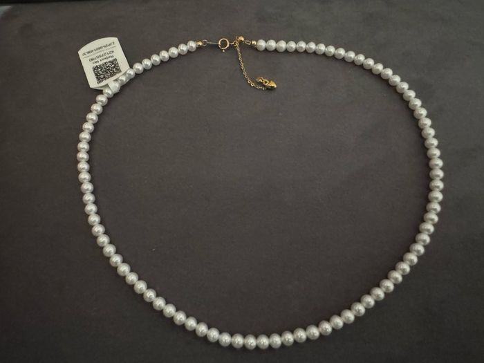 Freshwater pearl necklace with GUILD certificate