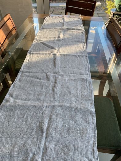 Linen table runner