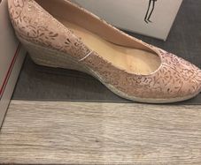 Jose Saenz Rose Wedges