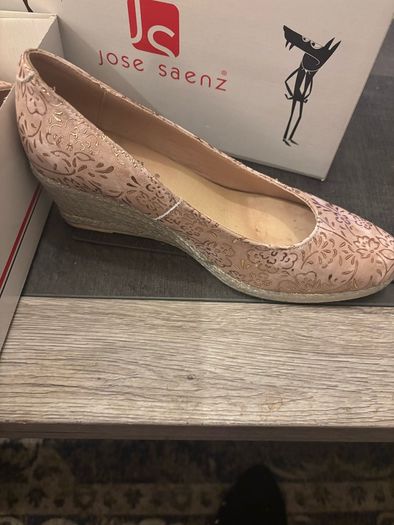 Jose Saenz Rose Wedges