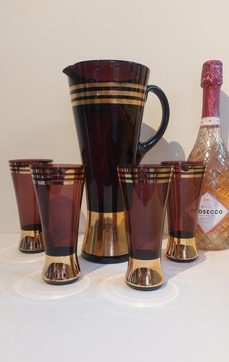 Fabulous Vintage Retro Mid-Century-Modern Hand Blown Tall Glass Pitcher with Four Matching Hi-Ball Glasses in Purple/Amethyst Glass with Rose Gold Gilt Banding - Prosecco Not Included!