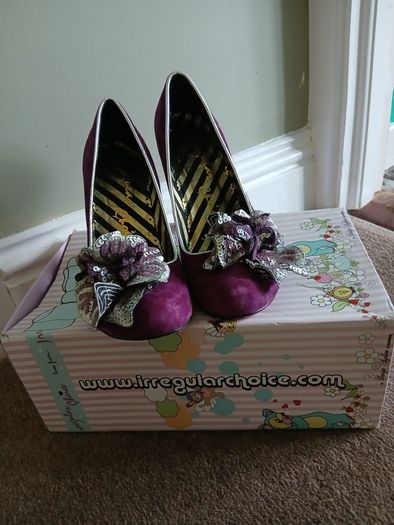 Itregular shoes size 37