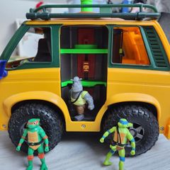Teenage Mutant Ninja Turtles Van & Figures