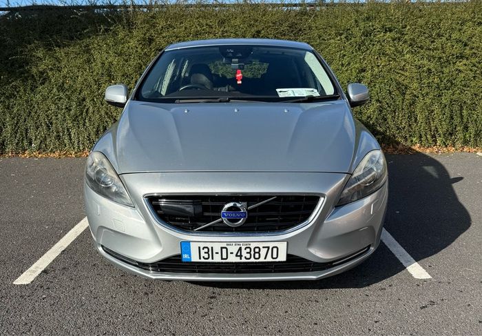 Volvo V40 2013 Automatic 1.6 TURBO PETROL Low kilometer 108,000km