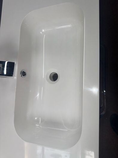 Clearance Brand New 800mm White Gloss Vanity Unit & Tap