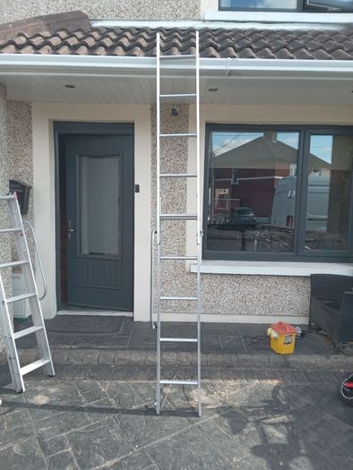 Two piece extendable ladder