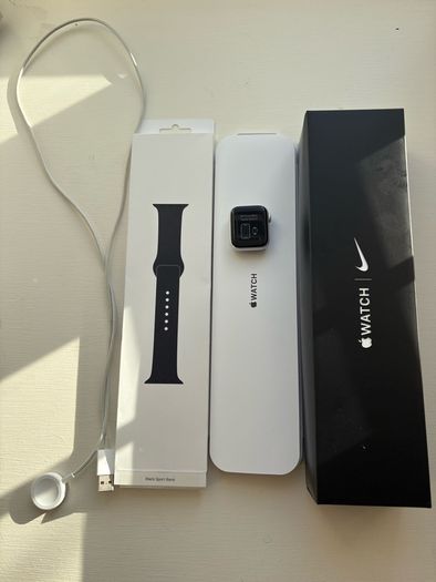 Apple Watch Nike Series 5 (40mm, Silver Aluminium) Boxed (Model A2092)
