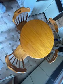 Dining table and 4 chairs. Very good condition