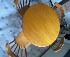 Dining table and 4 chairs. Very good condition