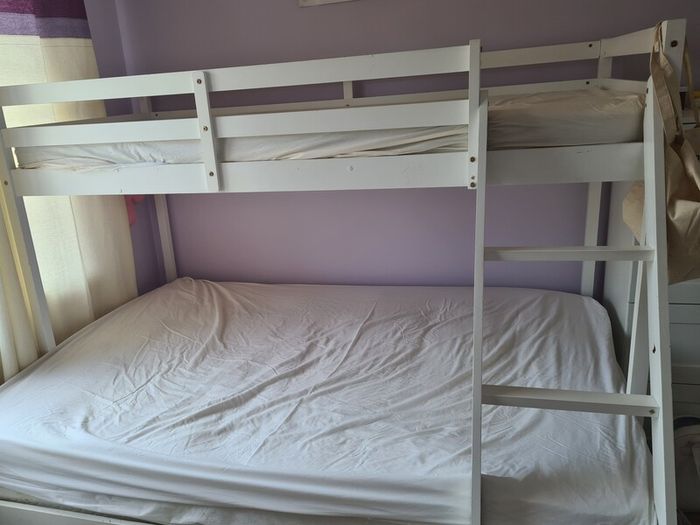 Triple bunk