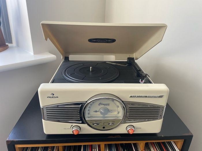 Vinyl player