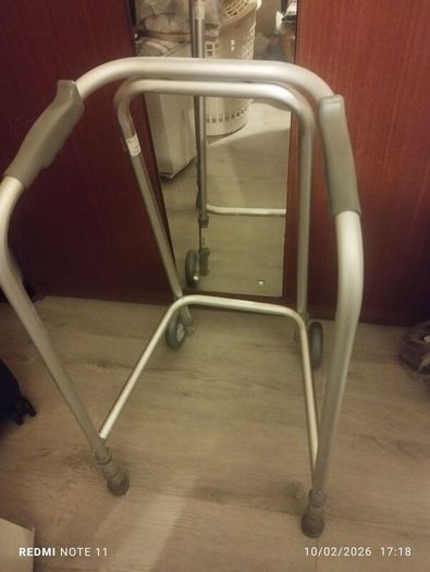zimmer frame with wheels on front