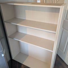 White Shelves in perfect condition