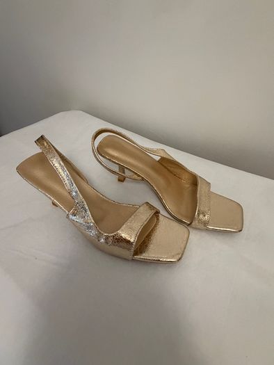 Gold Low Heel Sandals Label Size 43 (Fits EU 41)