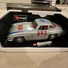 Mercedes 300 SL Gullwing 1/18 Burago