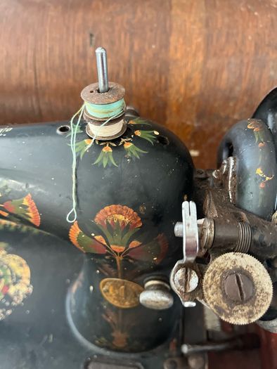Antique singer sowing machine